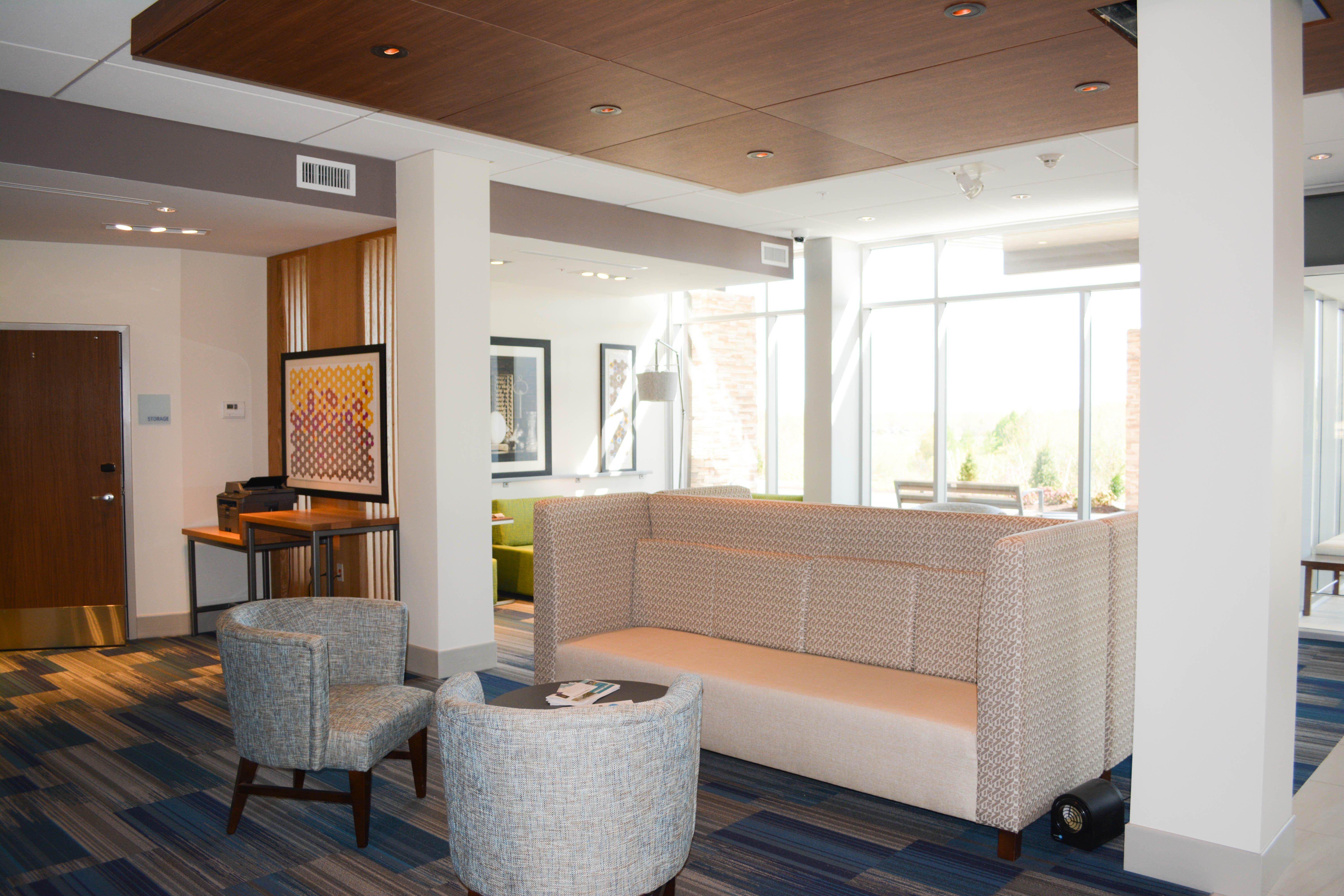 Holiday Inn Express & Suites Oswego By Ihg Exterior foto