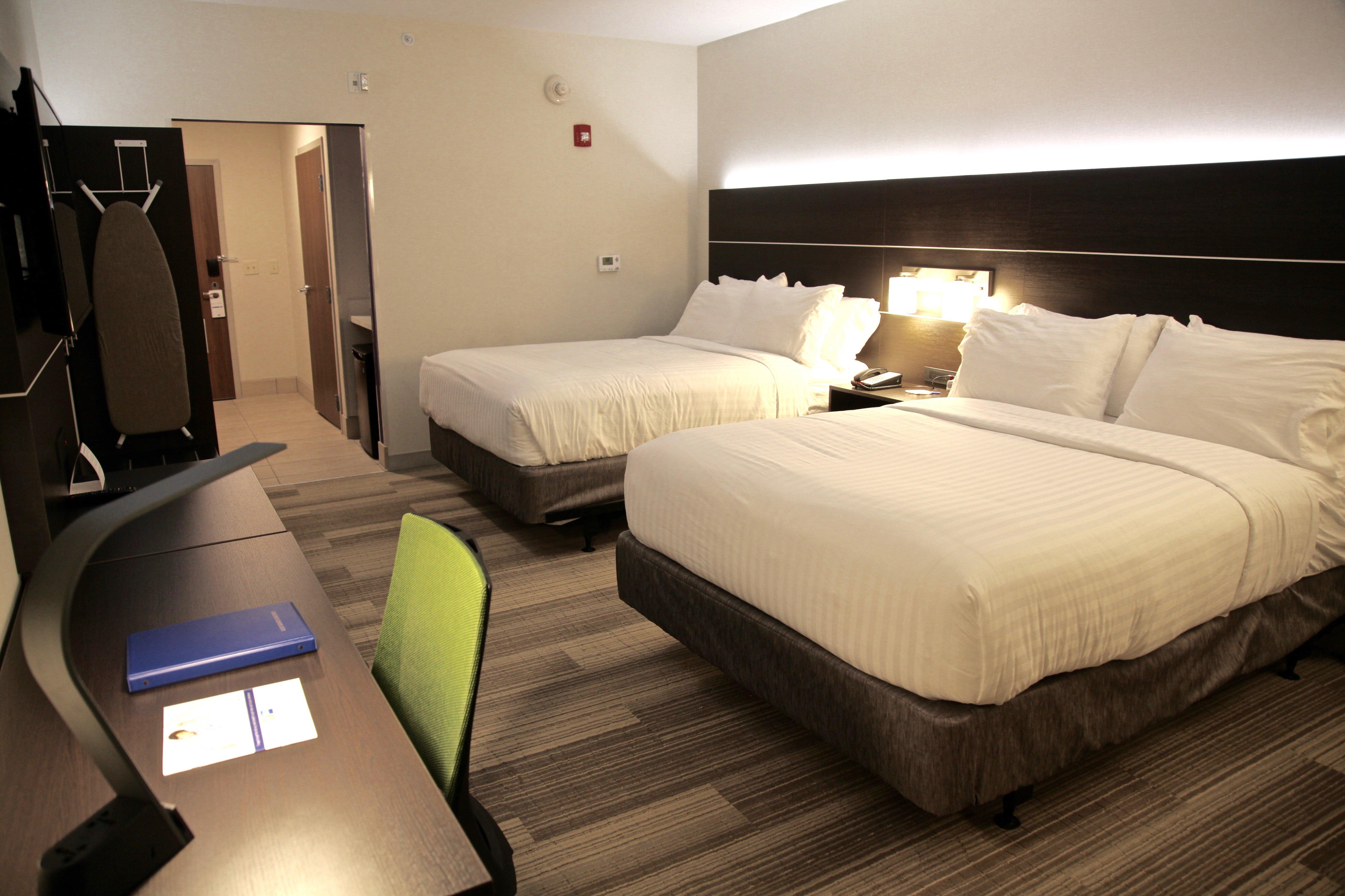 Holiday Inn Express & Suites Oswego By Ihg Exterior foto