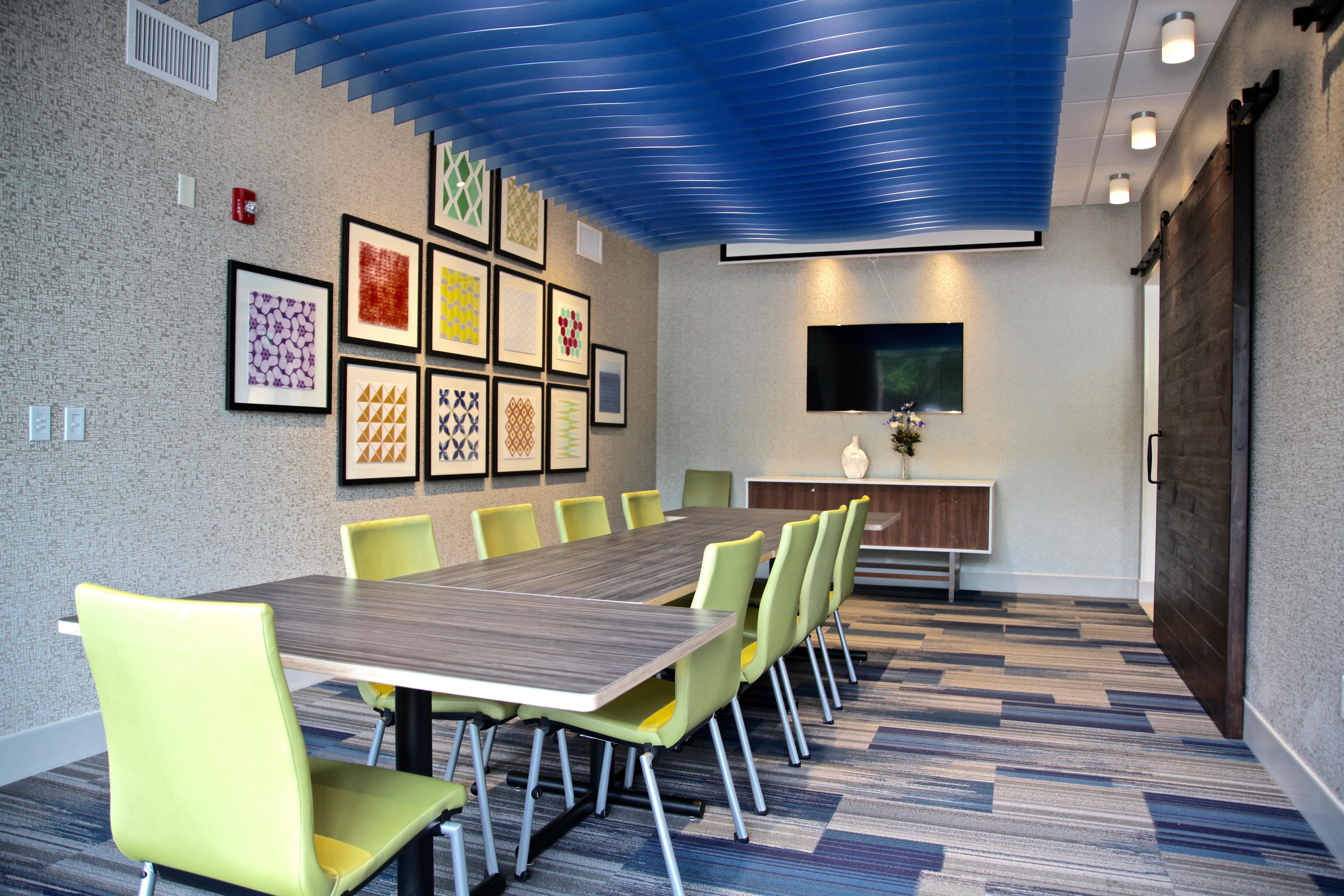 Holiday Inn Express & Suites Oswego By Ihg Exterior foto