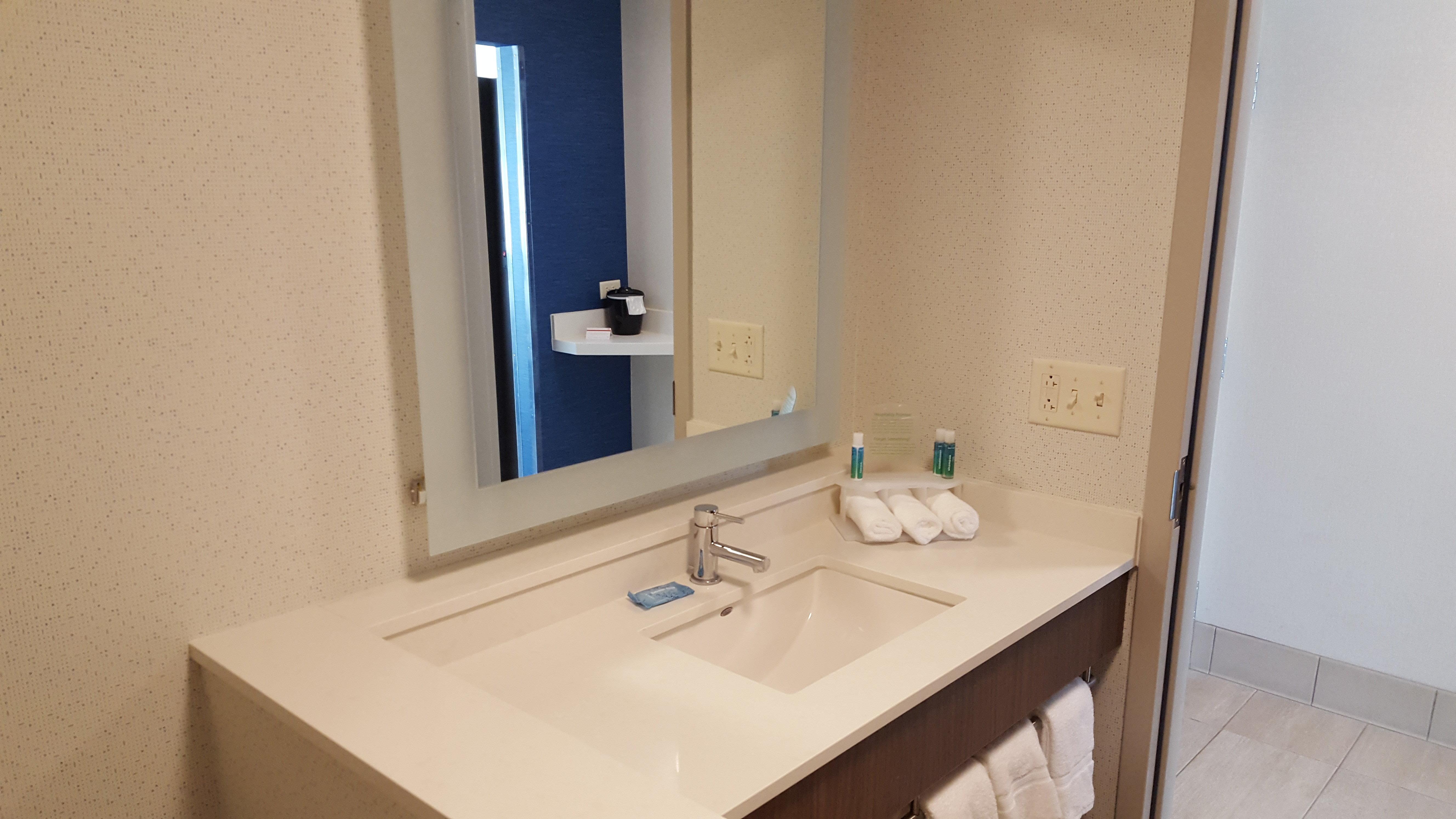 Holiday Inn Express & Suites Oswego By Ihg Exterior foto